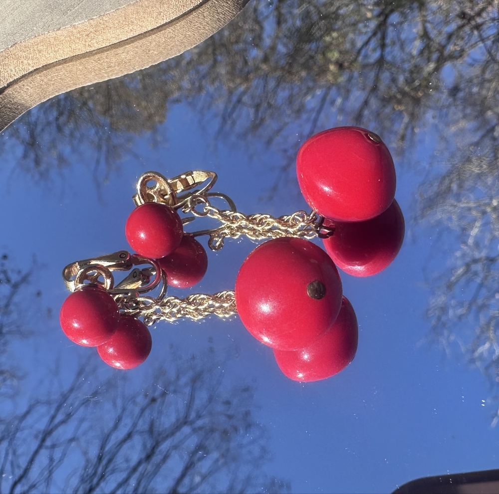 Vintage 70s Trifari Red Drop Dangle Earrings